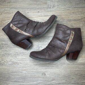 Baretraps Women’s Heeled Brown Riviera Ankle Booties, size 9